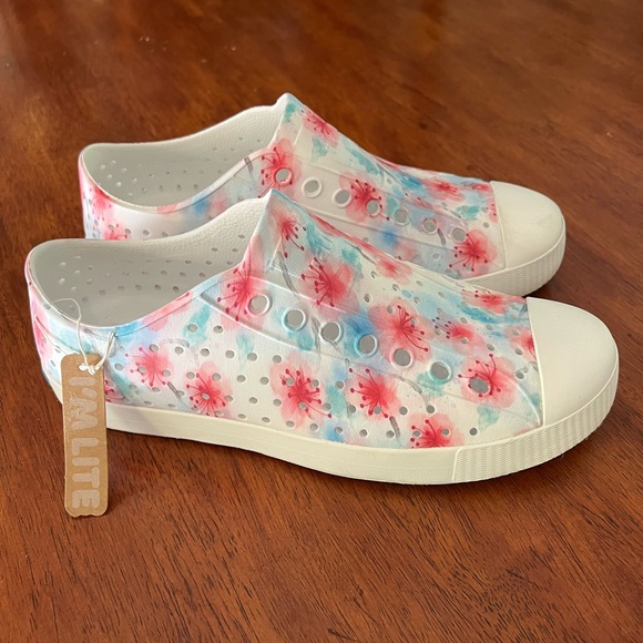 Woman’s size 9 - Picture 2 of 2